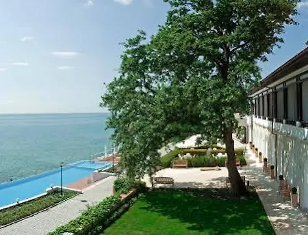 оазис Хотел 2*