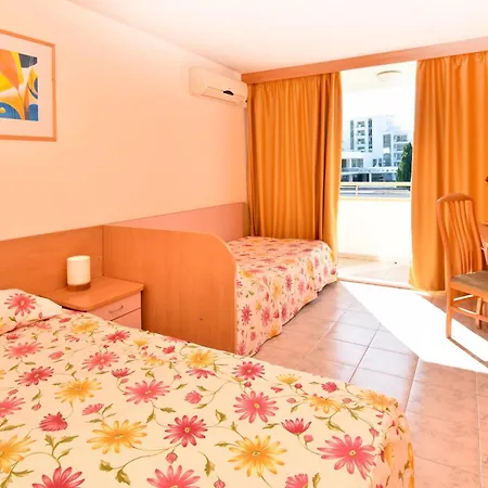 Oasis Hotel 2*